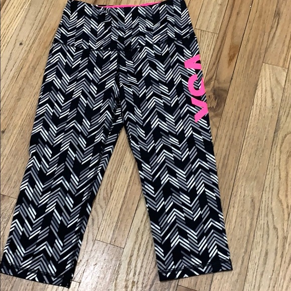 Pink workout bundle /VSX crop workout leggings - Picture 2 of 5